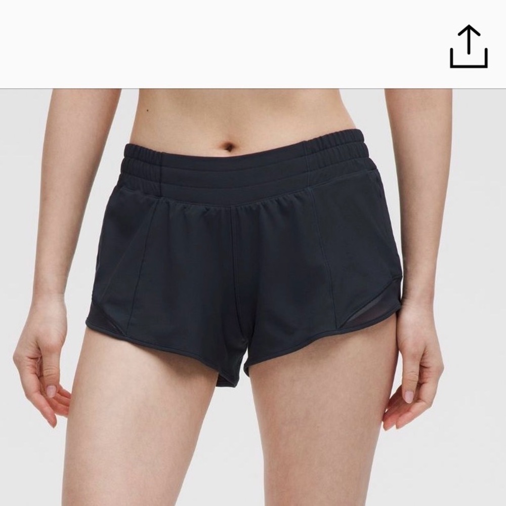Lululemon Women's Navy Hotty Hots low-rise lined 2.5 inch shorts size 2